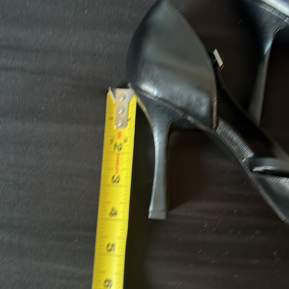 4/$20 Black Aldo pointed shoes with cross strap size 40 - Picture 6 of 6